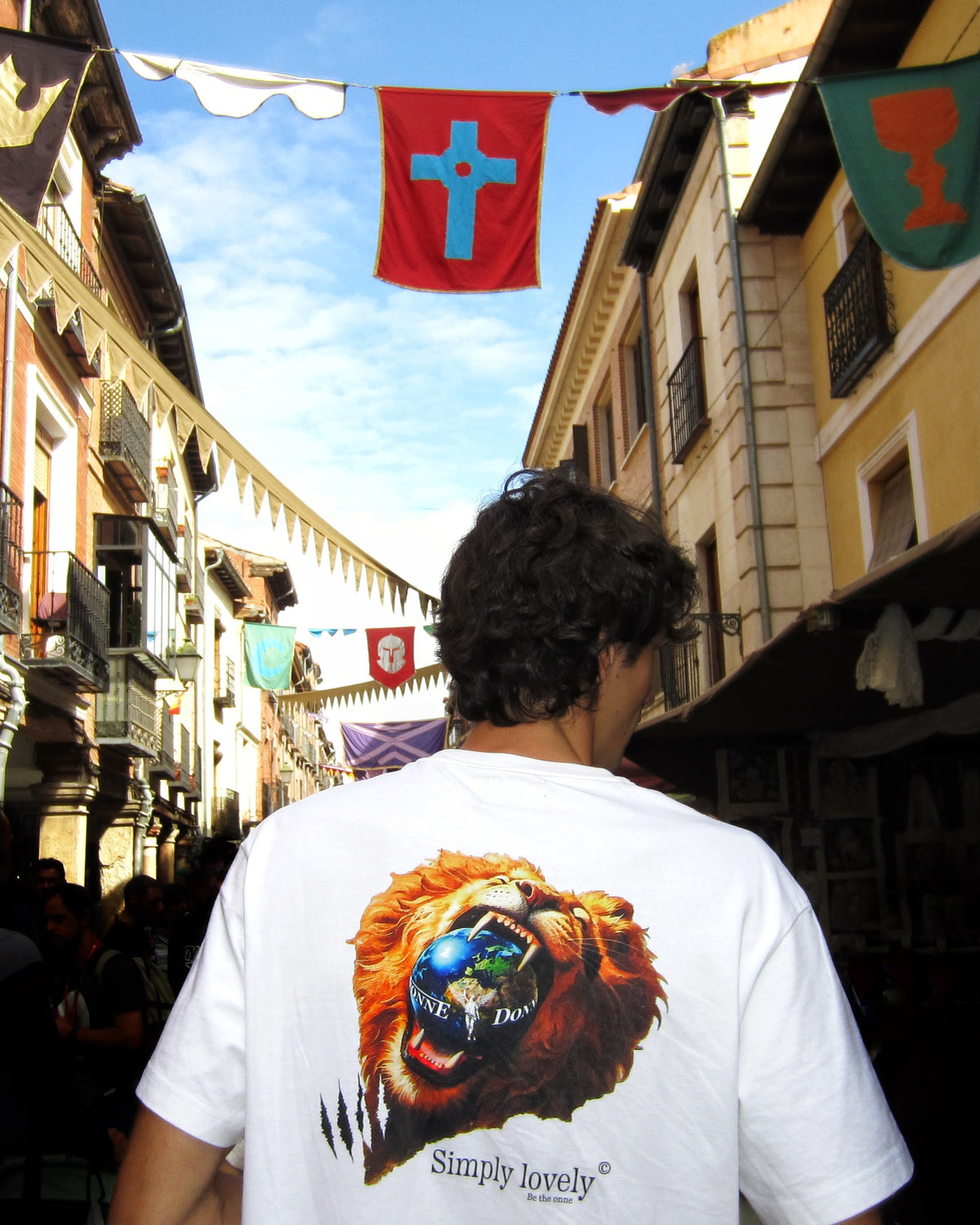 LOVELY LION | CAMISETA
